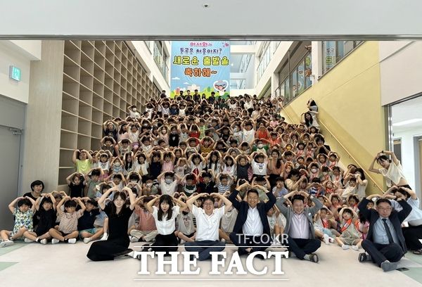 대전의 첫 초중학교 통합학교인 대전둔곡초중학교의 개학식이 2일 개최됐다. / 대전시교육청