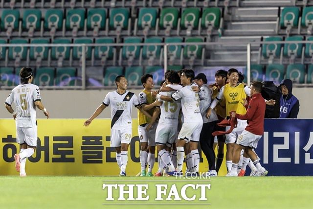 '무승 탈출'을 벼르는 경남FC 선수들./K리그