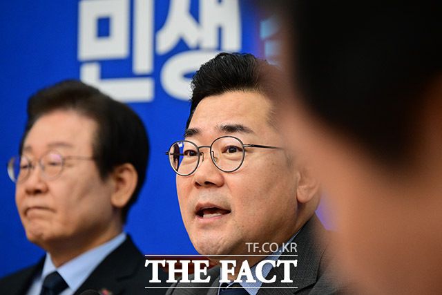 박찬대 더불어민주당 원내대표가 10일 명태균 씨에 대해 "박근혜정권의 악몽이 떠오른다"고 했다. /남윤호 기자