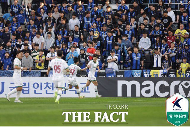인천 원정경기에서 2-1 승리를 거두며 강등권에서 벗어난 대전 선수들이 마사의 선제골을 기뻐하고 있다./인천=K리그
