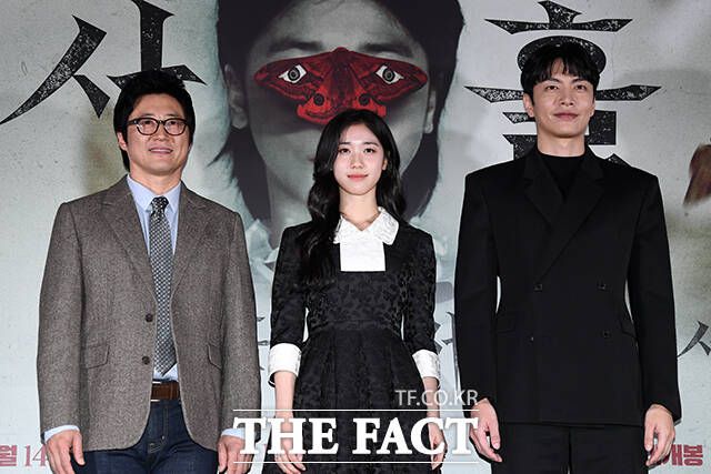 배우 박신양과 이레, 이민기(왼쪽부터)가 12일 오후 서울 용산구 아이파크몰 CGV에서 열린 영화 '사흘' 언론시사회 및 기자간담회에 참석해 포즈를 취하고 있다. /서예원 기자