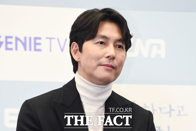 혼외자가 있다는 사실을 인정한 배우 정우성이 SNS를 통해 여러 여성에게 '플러팅(유혹)'을 했다는 의혹까지 불거지며 이미지에 큰 타격을 받고 있다. /장윤석 기자