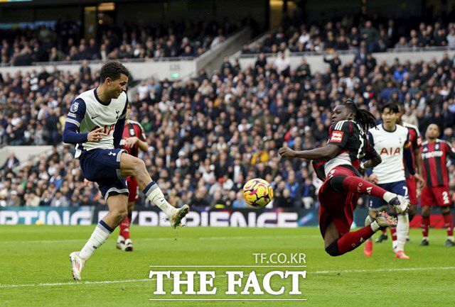 오는 12월 14일(토)부터 16일(월)까지 열리는 잉글랜드 프리미어리그(EPL) 7경기 및 스페인 프리메라리가(라리가) 7경기 등 총 14경기를 대상으로 하는 축구토토 승무패 84회차 게임이 발매된다. 사진은 대상 경기에 포함된 토트넘의 경기 장면./런던=AP.뉴시스