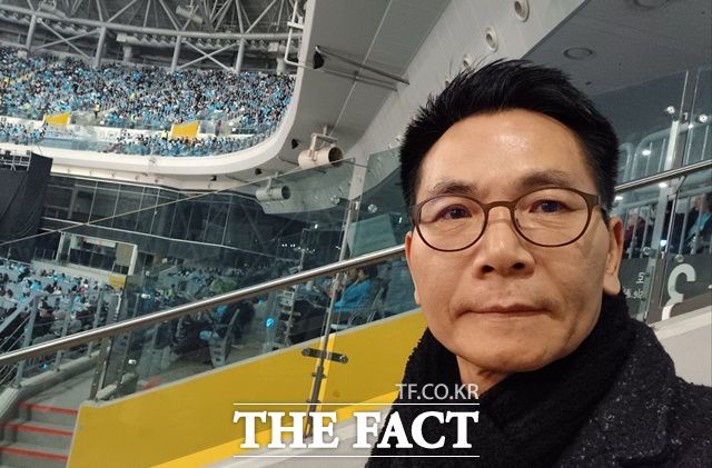 '임영웅 리사이틀'은 연말연시 차분하고 조용한 가운데 성공적으로 잘 마무리됐고, 이는 팬덤 영웅시대의 보이지 않는 응원과 지지가 큰 몫을 해냈다고 할 수 있다. 아래는 콘서트 시작 직전 공연장 내부. /강일홍 기자