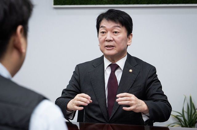 안철수 국민의힘 의원이 16일 오전 서울 여의도 국회에서 <더팩트>와 만나 모든 사람이 꿈꾸는 정상적인 사회를 만들고 싶은 꿈은 변함이 없다고 밝혔다. /박헌우 기자