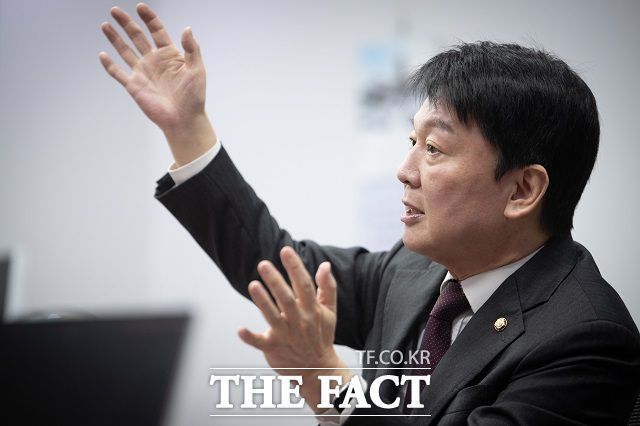 안철수 국민의힘 의원이 16일 오전 서울 여의도 국회에서 <더팩트>와 만나 "보수의 상징은 능력"이라며 대내외적 위기를 기회로 삼아야 한다고 강조했다. /박헌우 기자