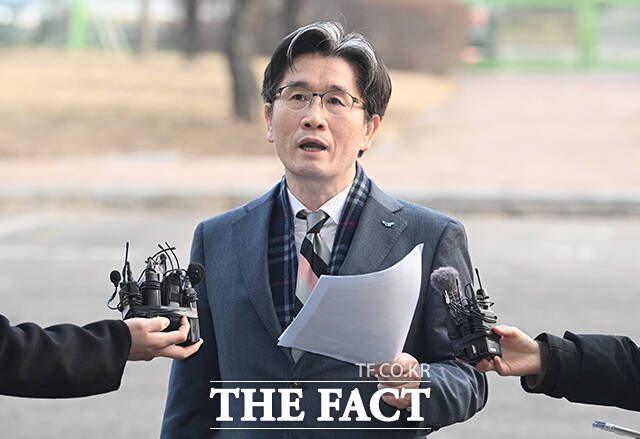 오동운 고위공직자범죄수사처장이 22일 오전 경기 과천시 공수처에 출근하며 입장을 밝히고 있다. /과천=박헌우 기자