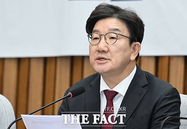 국민의힘은 대통령 탄핵에 따른 조기 대선에 선을 긋고 있다. 다만 당 안에서 중도층을 끌어안는 외연 확장성을 고려해야 한다는 목소리가 나온다. /박헌우 기자