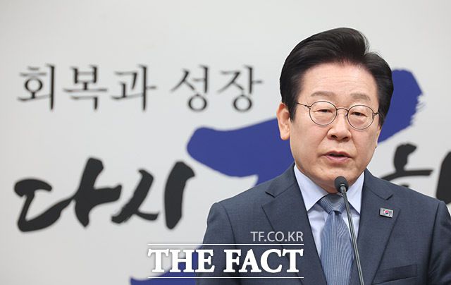 이재명 더불어민주당 대표가 '실용주의' 카드를 꺼내 들었다. 그는 "이념과 진영이 밥을 먹여주지 않는다"며 "탈이념·탈진영의 현실적 실용주의가 위기 극복과 성장 발전의 동력"이라고 밝혔다. /뉴시스