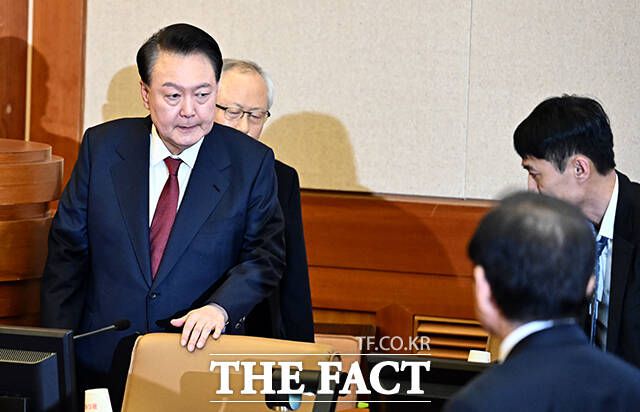 윤석열 대통령은 지난 23일 내란 우두머리 혐의로 구속된 상태로 헌법재판소에서 열린 탄핵 심판 4차 변론기일에 출석했다. /임영무 기자