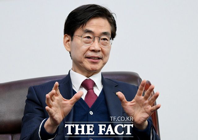 조 의원은 "윤 대통령이 왜 비상계엄을 선포해 나라를 이렇게 쑥대밭을 만들었는지 묻지 않을 수 없다"고 했다. /배정한 기자