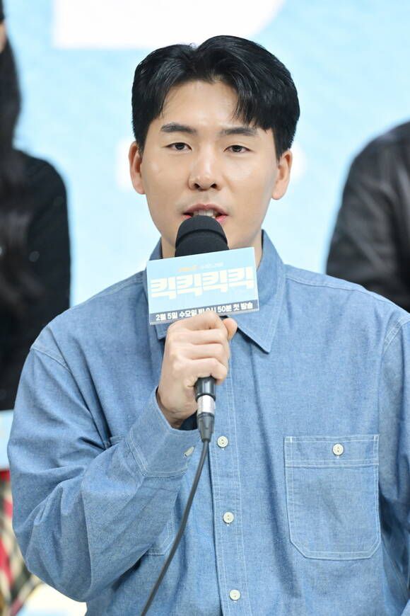 구성준 감독이 5일 11시 진행된 KBS2 새 수목드라마 '킥킥킥킥'의 온라인 제작발표회에서 이야기를 나누고 있다. /KBS