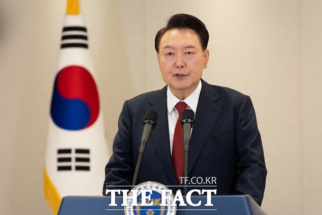 윤석열 대통령이 2024년 12월 12일 오전 용산 대통령실에서 대국민담화를 하고 있다. /대통령실