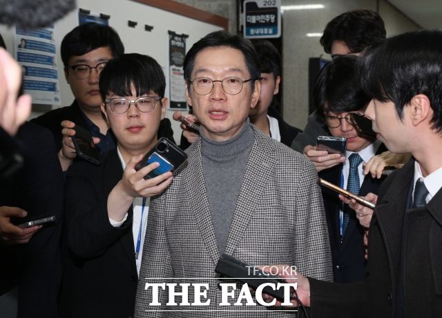 더불어민주당에 복당한 김경수 전 경남지사는 "저의 복당이 우리 당이 '더 큰 민주당'으로 가는 작은 계기가 되길 바란다"라고 7일 밝혔다. 드루킹 사건으로 당에 부담을 준 점에 대해선 사과했다. /박헌우 기자