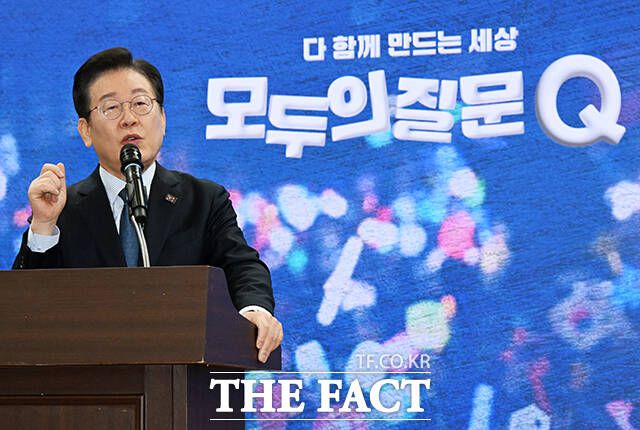 격려사 하는 이재명 대표.