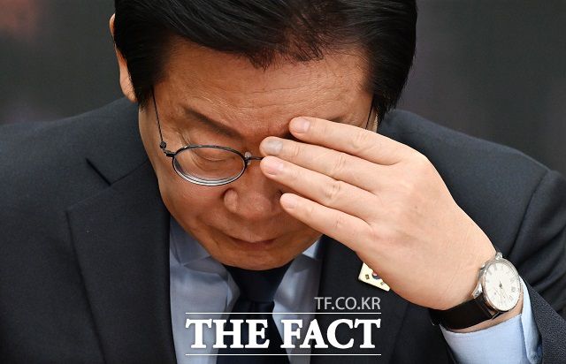 국민의힘이 이재명 민주당 대표의 '사법 리스크' 등을 두고 맹폭을 이어가는 가운데 친문 진영에서도 '이재명 일극 체제'에 대해 날을 세우고 있다. 사진은 이 대표. /이새롬 기자