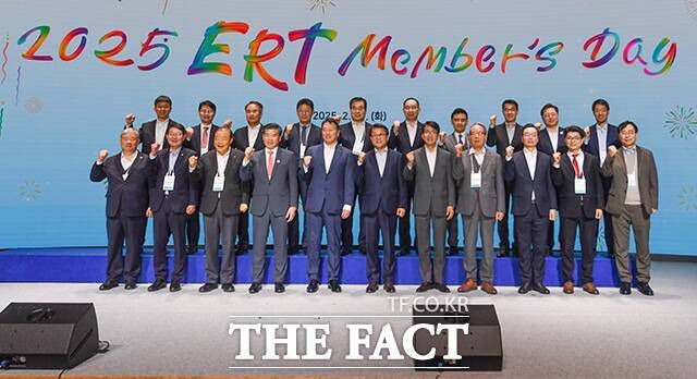 'ERT 멤버스데이' 참석자들이 사회문제 해결에 앞장서겠다는 의지를 다지며 기념 촬영을 하고 있다. /장윤석 기자