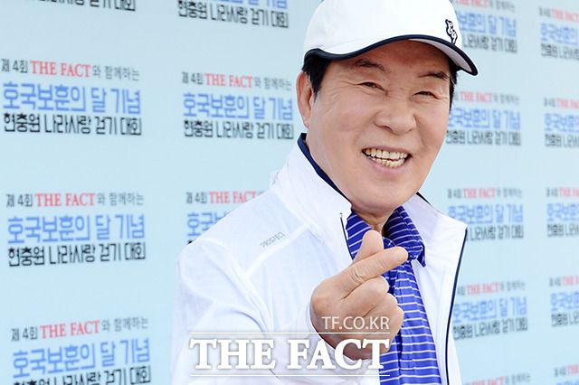 지난 7일 별세한 송대관은 1970년대 후반 오랜 무명생활을 거친 자전적 노래 '해 뜰 날'로 구름이 잔뜩 끼어 흐린 인생에서도 "(노력)하면 된다"는 희망의 메시지를 담아 사랑을 받았다./더팩트 DB