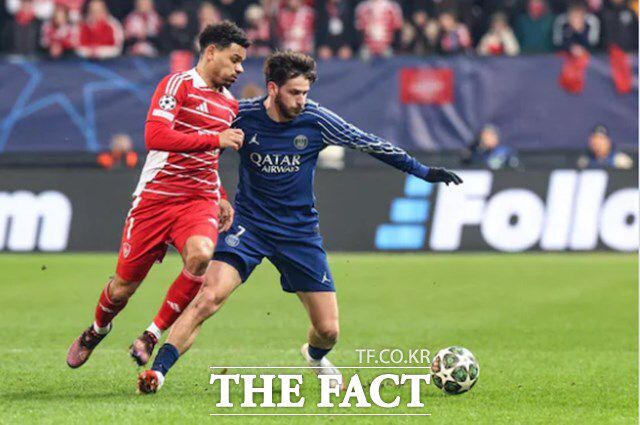 PSG의 공격 라인에 긴장감을 불어넣고 있는 조지아 출신의 윙어 흐비차 크바라츠헬리아(오른쪽)의 브레스트전 돌파 장면./UEFA