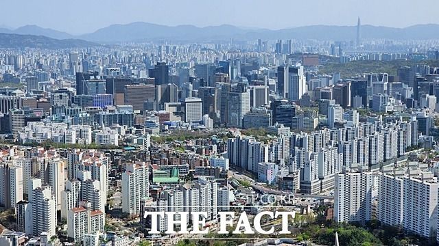 서울시가 서울 강남 주요 지역의 토지거래허가구역 지정을 해제하며 해당 지역 거래가 늘고 집값이 단기적으로 상승할 것이라는 전망이 나온다. /더팩트 DB