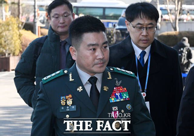 12·3 비상계엄 사태 당시 국회에 투입됐던 707특수임무단을 이끄는 김현태 단장이 6일 서울 종로구 헌법재판소에서 열린 탄핵 심판 6차 변론기일에 증인 출석하고 있다. 2025.02.06 사진공동취재단