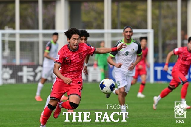 시리아 진영을 파고들고 있는 한국의 윤도영./심천=KFA