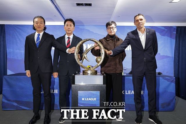 K리그를 대표하는 울산HD 김판곤 감독과 포항 박태하 감독, 광주 이정효 감독, 전북 거스 포옛 감독(왼쪽부터)./K리그