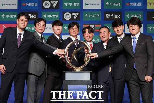 개막전부터 다양한 화제를 낳고 있는 안양 유병훈 감독, 포항 황선홍 감독, 수원 김은중 감독, 김천 정정용 감독, 서울 김기동 감독, 제주 김학범 감독, 강원 정경호 감독, 대구 박창현 감독(왼쪽부터)./K리그