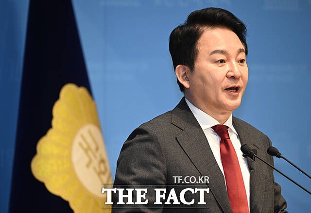 원희룡 전 국토교통부 장관은 지난 12일 국회 소통관에서 기자회견을 열고 윤석열 대통령 탄핵 심판 사건을 심리 중인 헌법재판소의 공정성 논란을 제기했다. /박헌우 기자