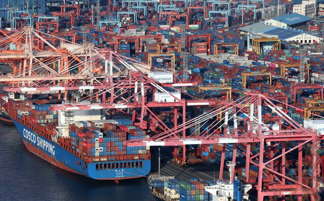 사진은 지난 10일 부산 남구 감만부두. / 뉴시스