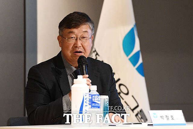 박철호 동아오츠카 대표이사 사장이 인사말을 하고 있다.