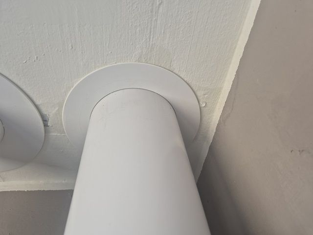 경남아너스빌 디센트 2단지 세대 내에서 발견된 누수 및 물 맺힘. /경남아너스빌 디센트 입주예정자협의회