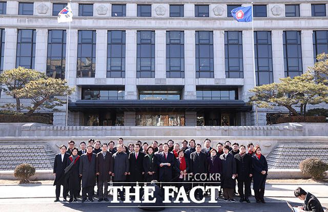 국민의힘의 지지율이 정체 구간에서 돌파구를 찾지 못하고 있다. 중도층 이탈까지도 현실화했다. 당 지지율을 지탱하고 있는 강성 지지층 결집의 효과가 한계에 달했다는 분석이다. /박헌우 기자