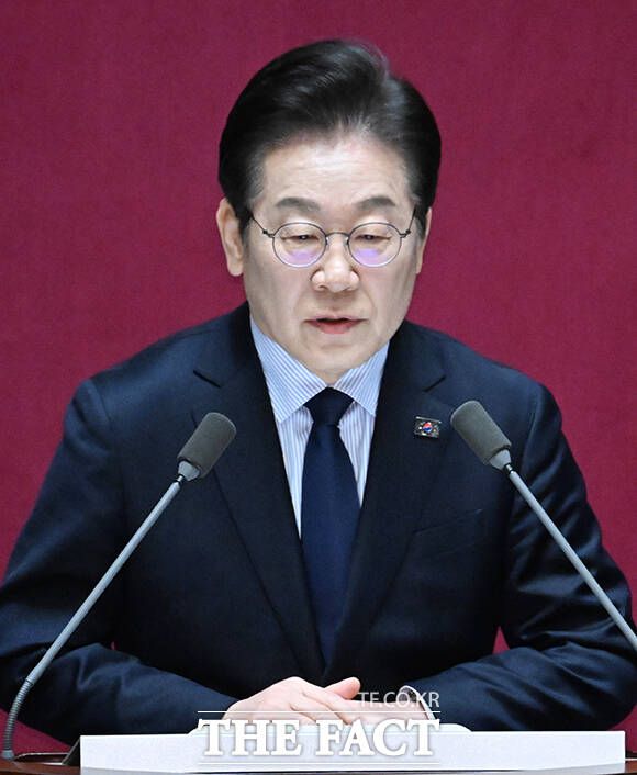 지난 10일 국회에서 열린 본회의에 참석해 교섭단체 대표 연설하는 이재명 더불어민주당 대표. /박헌우 기자