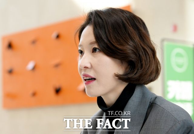 안 대변인은 계엄 당시 계엄군의 총구를 잡는 모습이 카메라에 포착되며 큰 주목을 받았다. 그러나 그는 "계엄 사태를 겪으며 우리나라 민주주의가 아직 완성된 게 아니라는 근본적인 고민을 하게 됐다"고 말했다./배정한 기자