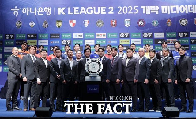 1부 승격의 꿈을 안고 스타트라인에 선 K리그2 14개구단의 선수와 감독들./K리그