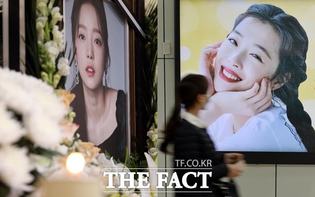 2019년 11월 구하라 설리(사진 왼쪽부터)가 잇달아 생을 마감한 뒤 한국언론진흥재단 미디어연구센터가 진행한 관련 연구문건을 보면 '연예인들의 극단선택에 대한 악플이 끼치는 영향'은 절대적이었다. /더팩트 DB