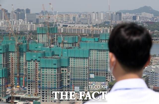 건설사가 채용문을 닫으면서 건설업 청년 일자리도 급감한 것으로 나타났다. /뉴시스