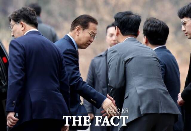 권영세 국민의힘 비상대책위원장이 3일 박근혜 전 대통령 예방을 마친 뒤 대구 달성군 유가읍 사저를 나오고 있다. /대구=뉴시스