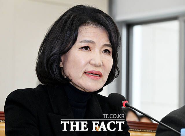 이진숙 방송통신위원장이 5일 오전 서울 여의도 국회에서 열린 과학기술정보방송통신위원회 전체회의에 참석해 질의에 답변을 하고 있다. /국회=배정한 기자