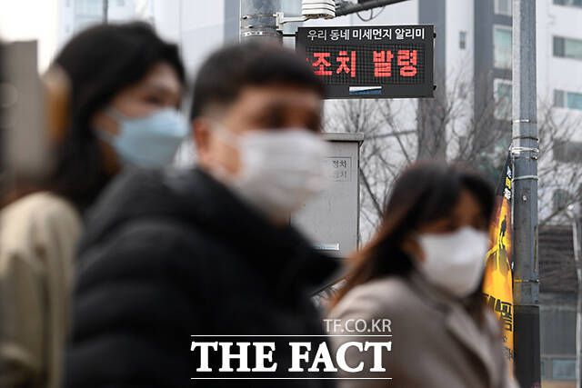 서울시는 5일 미세먼지 비상저감조치 1단계를 발령했다고 밝혔다. /서예원 기자