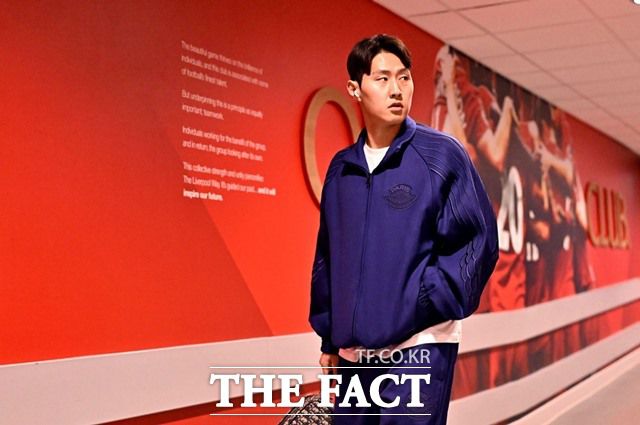 잉글랜드 '강호' 리버풀의 홈 구장 안필드 원정에 나선 이강인./PSG