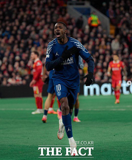전반 12분 극적인 선제골을 터뜨리고 환호하는 PSG의 우스만 뎀벨레./PSG