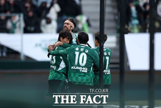 2연패에 빠진 전북은 포항을 제물 삼아 '연패의 늪'에서 벗어나겠다는 의지를 보이고 있다./K리그