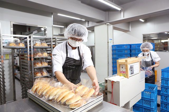 한국앤컴퍼니는 장애인 표준사업장인 '한국동그라미파트너스'가 올해 창립 10주년을 맞았다고 14일 밝혔다. /한국앤컴퍼니