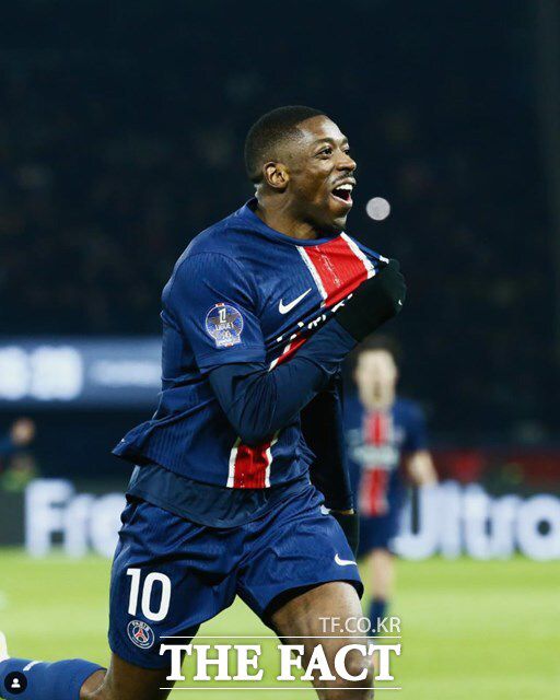 프랑스의 리그1 득점 랭킹 1위 우스만 뎀벨레가 전반 17분 선제골을 넣은 뒤 기뻐하고 있다./PSG