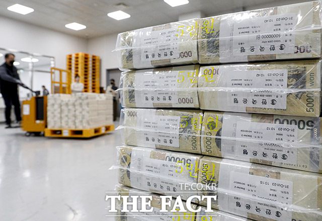 17일 한국은행에 따르면 지난 1월 시중통화량은 M2 기준 4203조8000억원을 기록하며 전월 대비 20조1000억원 늘었다. /사진공동취재단