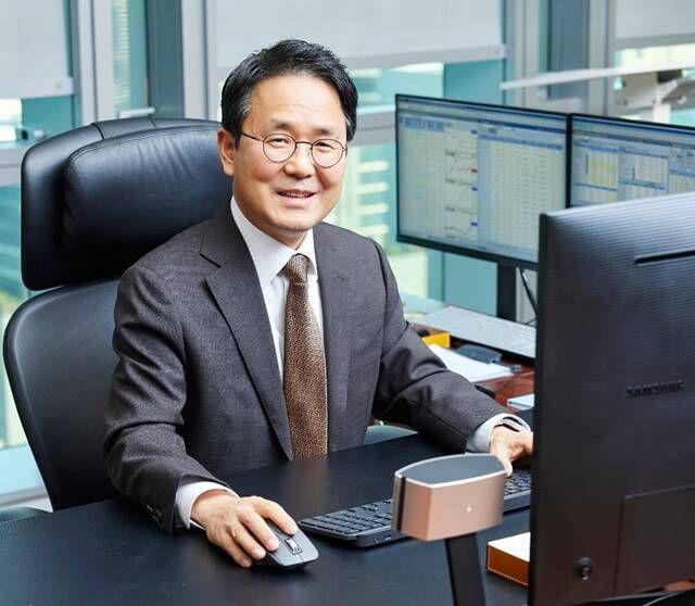 이문화 삼성화재 사장이 지난해 보험업계에서 세 번째로 많은 보수를 수령했다. /삼성화재