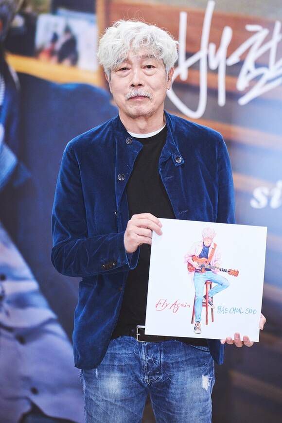 가수 배철수는 '배철수의 음악캠프' 35주년을 기념해 지난 4일 새 앨범 'Fly Again(플라이 어게인)'을 공개했다. /MBC