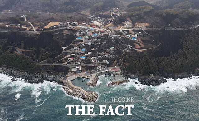 이 마을은 매년 여름에 물놀이를 하기 위해 많은 관광객이 찾는 관광명소다.